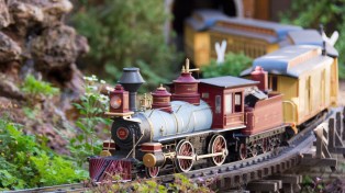 SPC #3 crossing the Upper Fern Creek Bridge with a passenger train. A Daniel Cortopassi photo.